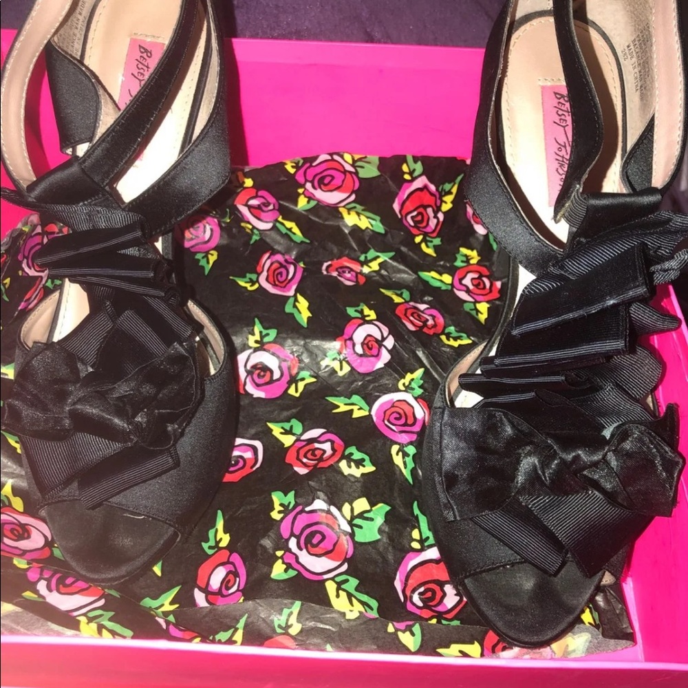 BETSEY JOHNSON ICONNN HEELS